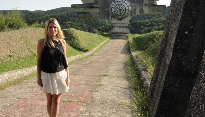 povezana slika