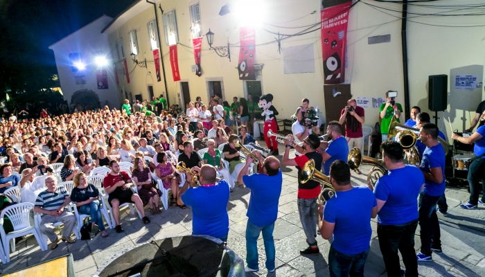 povezana slika