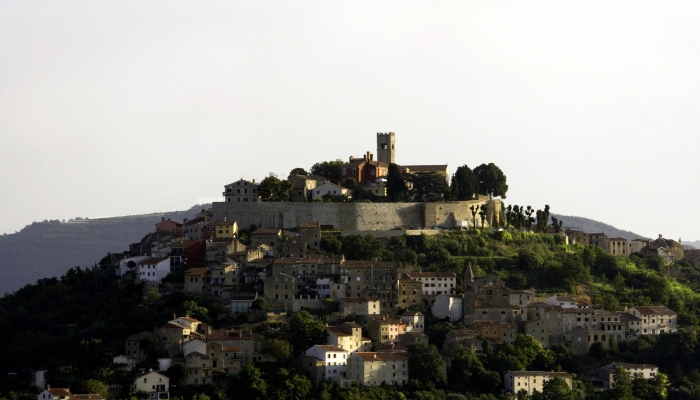 povezana slika