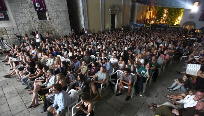 povezana slika