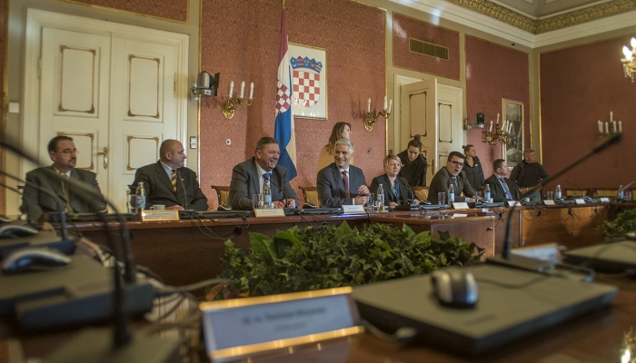 povezana slika