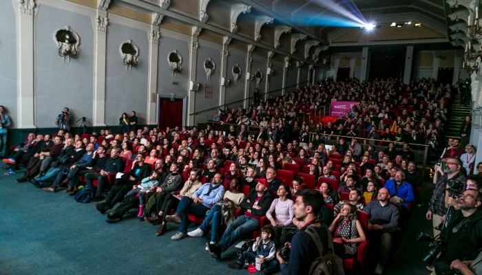 Zlatna kolica 15. ZFF-a filmovima <em>Muškarci ne plaču</em>, <em>Brucoši</em> i <em>Čistačica</em>povezana slika