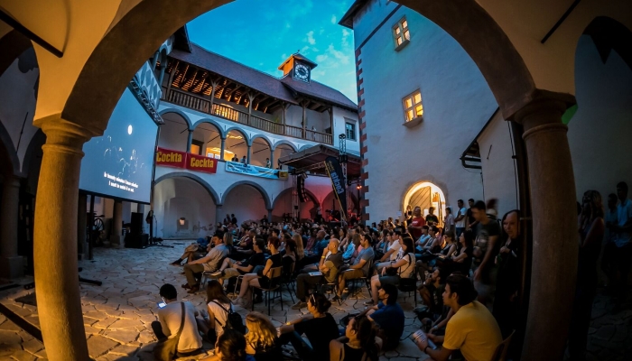 povezana slika