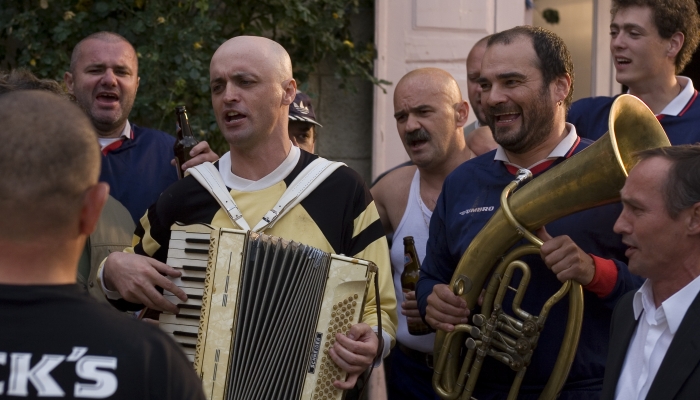 povezana slika